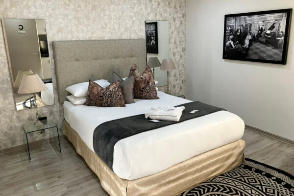Luxury Accommodation Fish Hoek En-suite Bedroom 5C Luxury Accommodation Fish Hoek En-suite Bedroom 5C